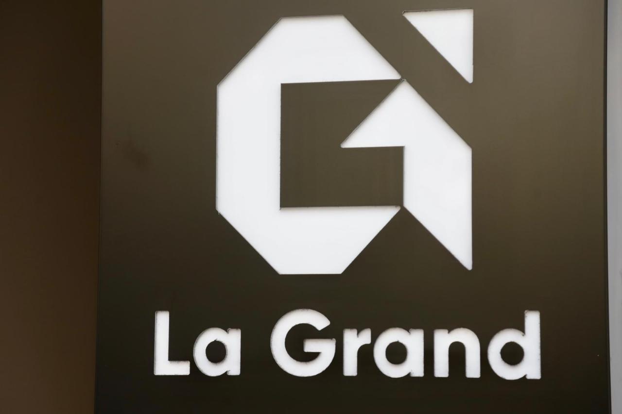 La Grand - New Bazaar Apartment Tirana Exterior photo